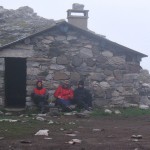 En la entrada del refugio (Cabañas de Ansebère)