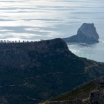 La sierra de Oltá oculta Calpe, pero no el Peñon de Ifach