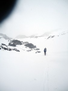 Aunque aún no había mucha niebla, nevaba intensamente