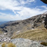 La línea que corta la montaña horizontalmente es el camino que debemos seguir