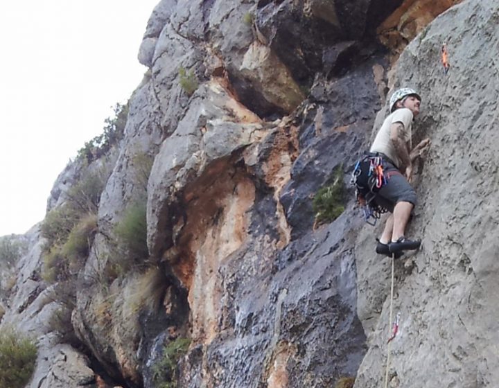 Escalada deportiva en el Valle de Guapdar