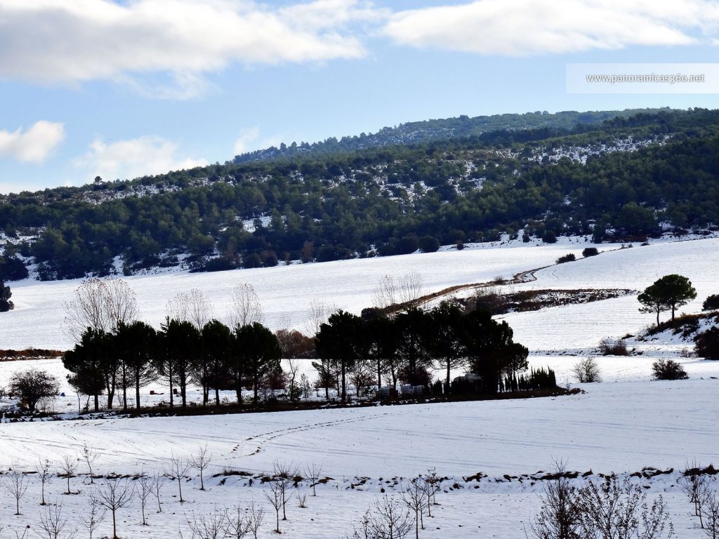 Una fina capa de nieve cubría la Sierra Mariola el día de la primera excursión