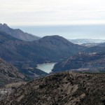 Impresionantes vistas de la Sierra de Bernia, el valle de Guadalest y de fondo el mar Mediterráneo