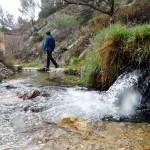 Vicente avanza por el barranco de los molinos