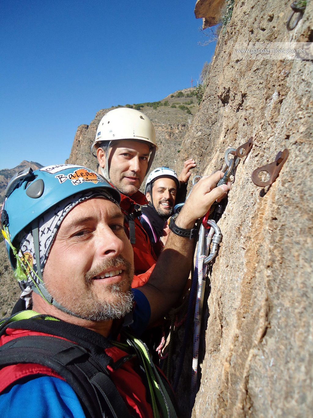 Los tres constreñidos en la tercera reunión