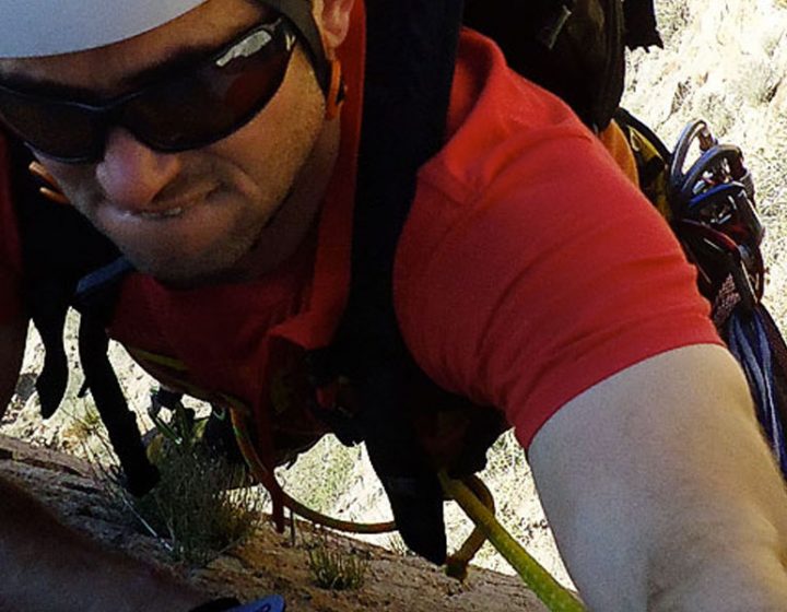 Manolo, de los Carrozas Climbing, en el último largo de la vía Piel de Serpiente