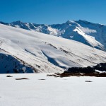 Mulhacén, Juego de Bolos, Loma del Lanchar que muere en los Machos, El Veleta y el barranco del Guarnón. Impresionantes las vistas desde el refugio de Peña Partida