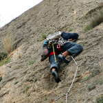 Ándrés en el último largo de la vía de escalada