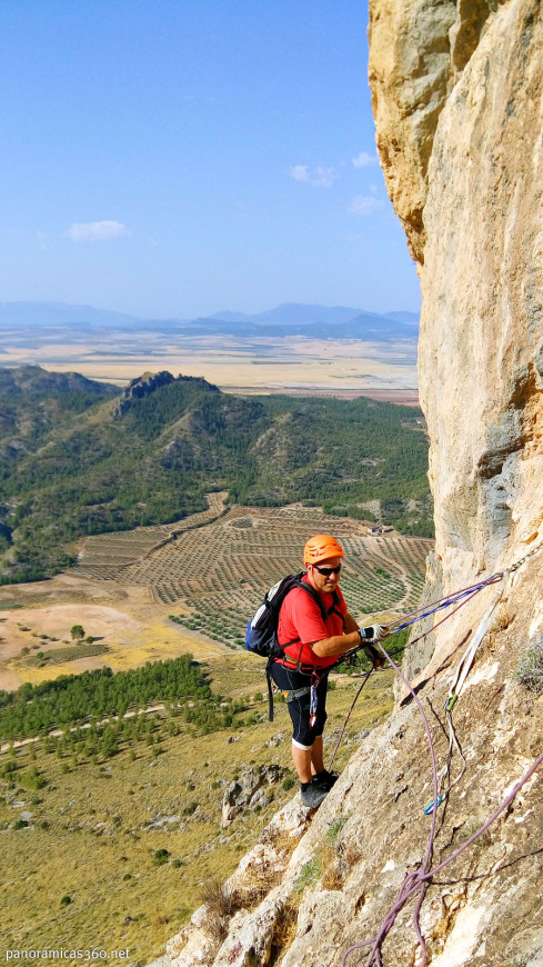 Domingo en el segundo rapel de bajada