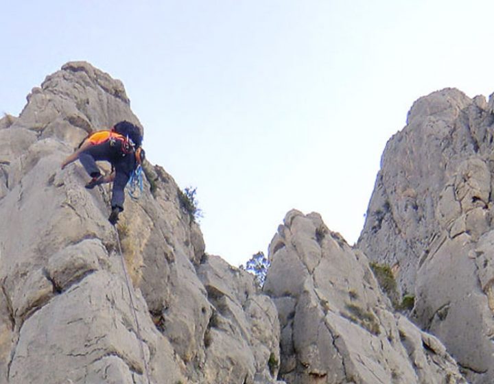 Escalando en la Arista Pepsi en el Puig Campana