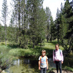 Pau y Berta en el entorno de Era Planhòla