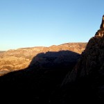 Sombra del Puig Campana sobre el Alto de la Peña de Sella