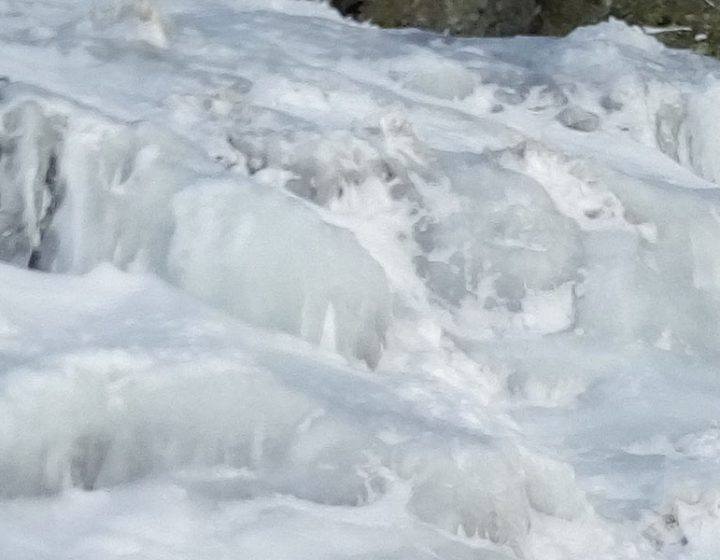 Escalando un pequeño resalte de hielo