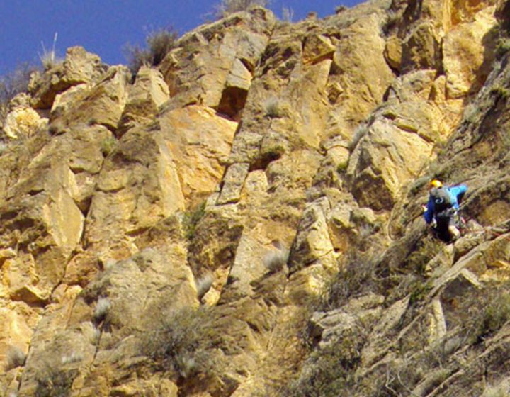 Escalando la vía Pied de Serpiente en el Rincón de Bonanza