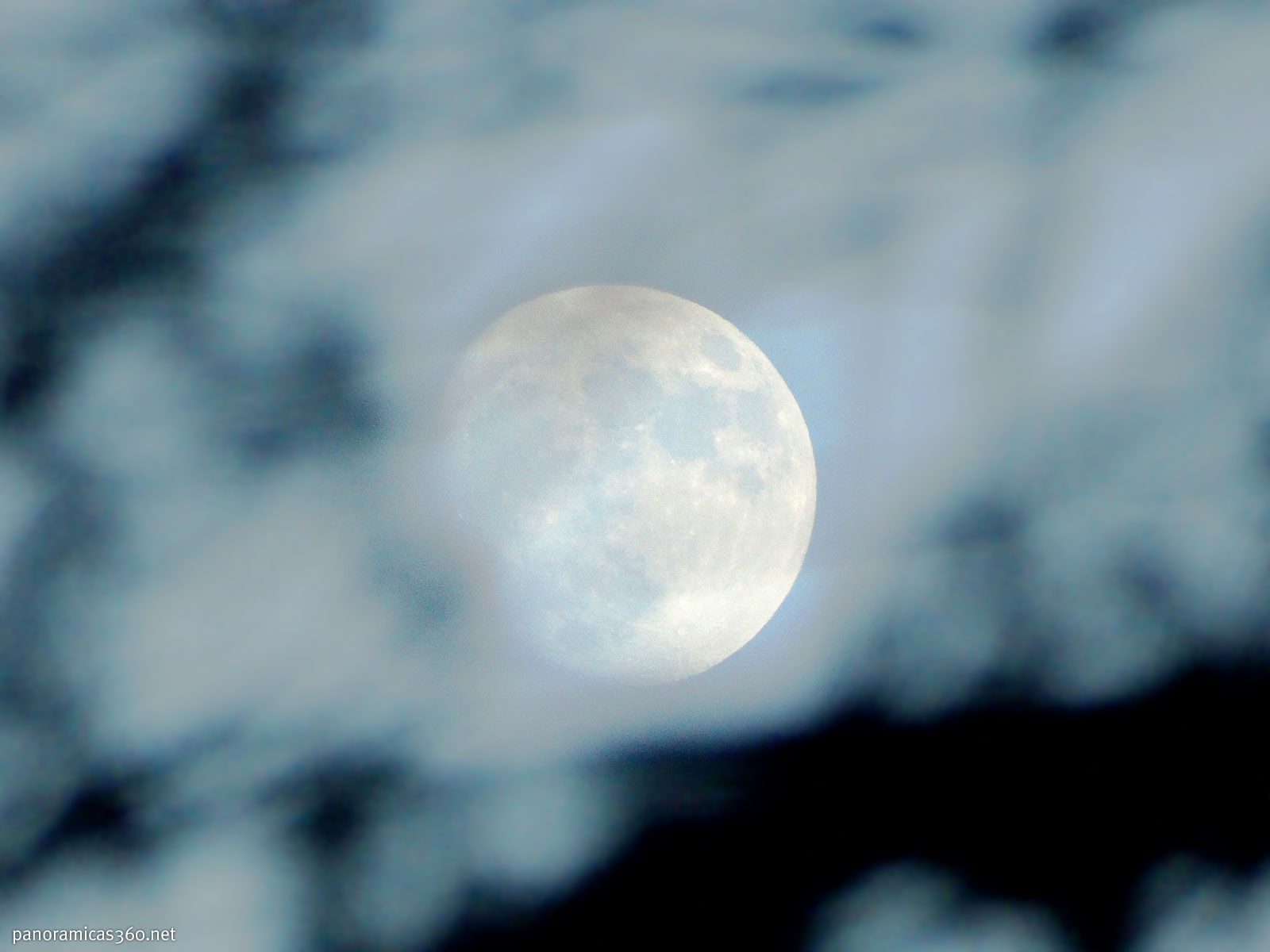 Una de ls tres super lunas del año desde el Maigmó