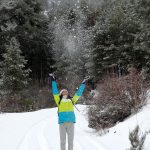 Jugando con la nieve durante nuestra excursión senderista por la Sierra del Segura