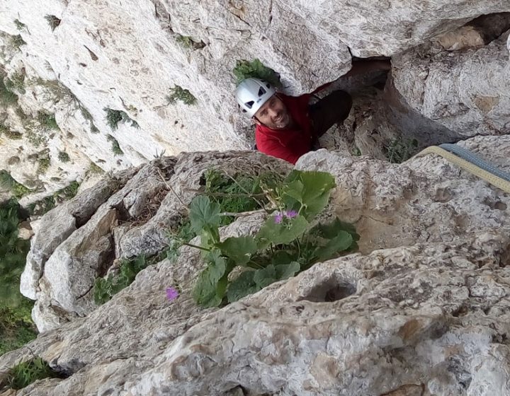 Primer largo de la vía XL en Peña Blanca (Murcia)