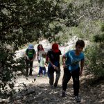 Senderismo con niños en la Font Roja. Durante la parte más dura de la excursión en familia