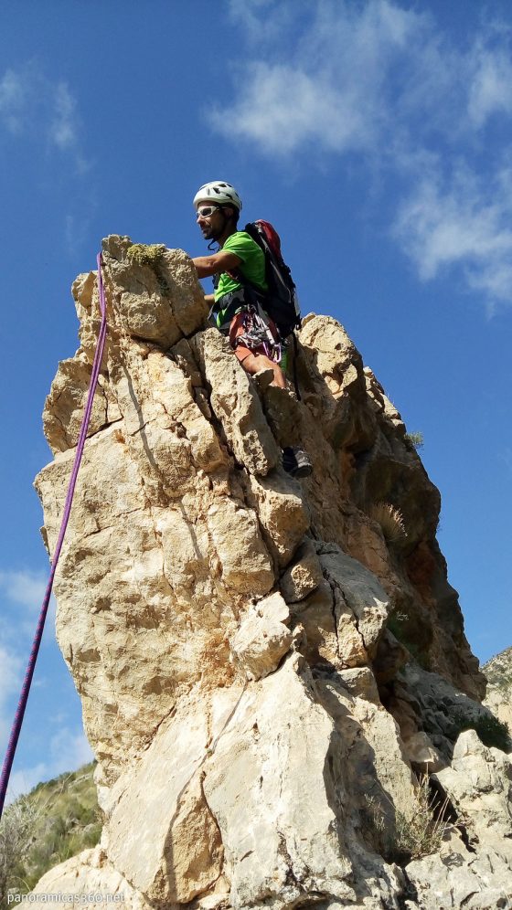 Javi escalando los primeros pasos