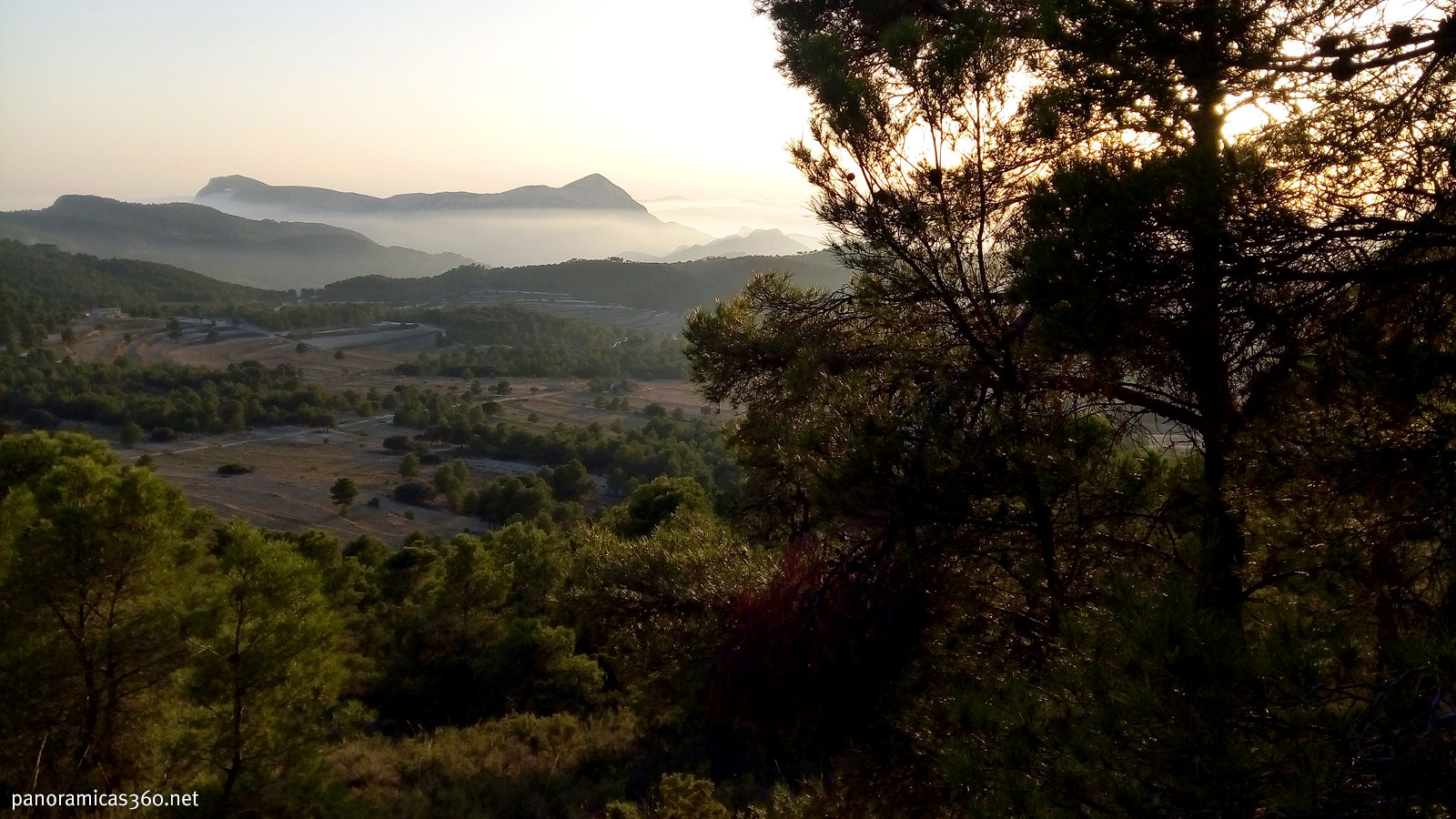 Atardece en la Sierra del Cid Atardece en la Sierra del Cid