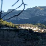 Castell de Castells con la sierra Aixorta de fondo