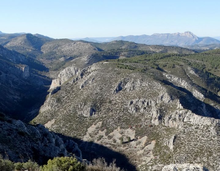 Vistas desde lo alto de la sierra de Alfaro en Alicante