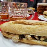 Bocata y cervezas para reponer fuerzas