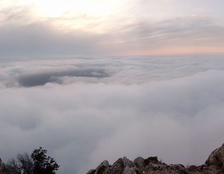 Mar de nubes en la cumbre del Cabeçó d´Or