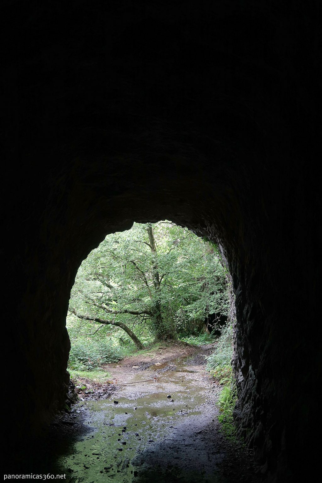 Salida en el túnel de Askain