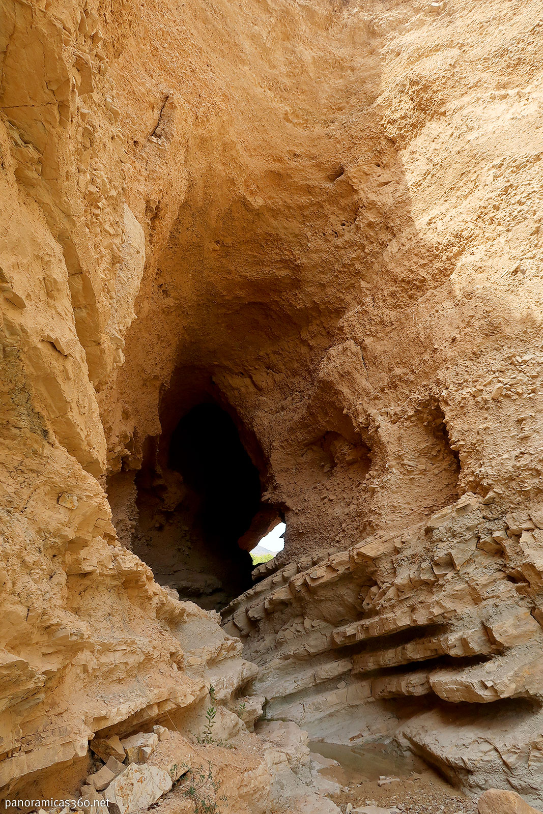 Túnel horadado por la erosión en el barranco Blanco (Sierra del Ventós, Agost) Túnel horadado por la erosión en el barranco Blanco (Sierra del Ventós)