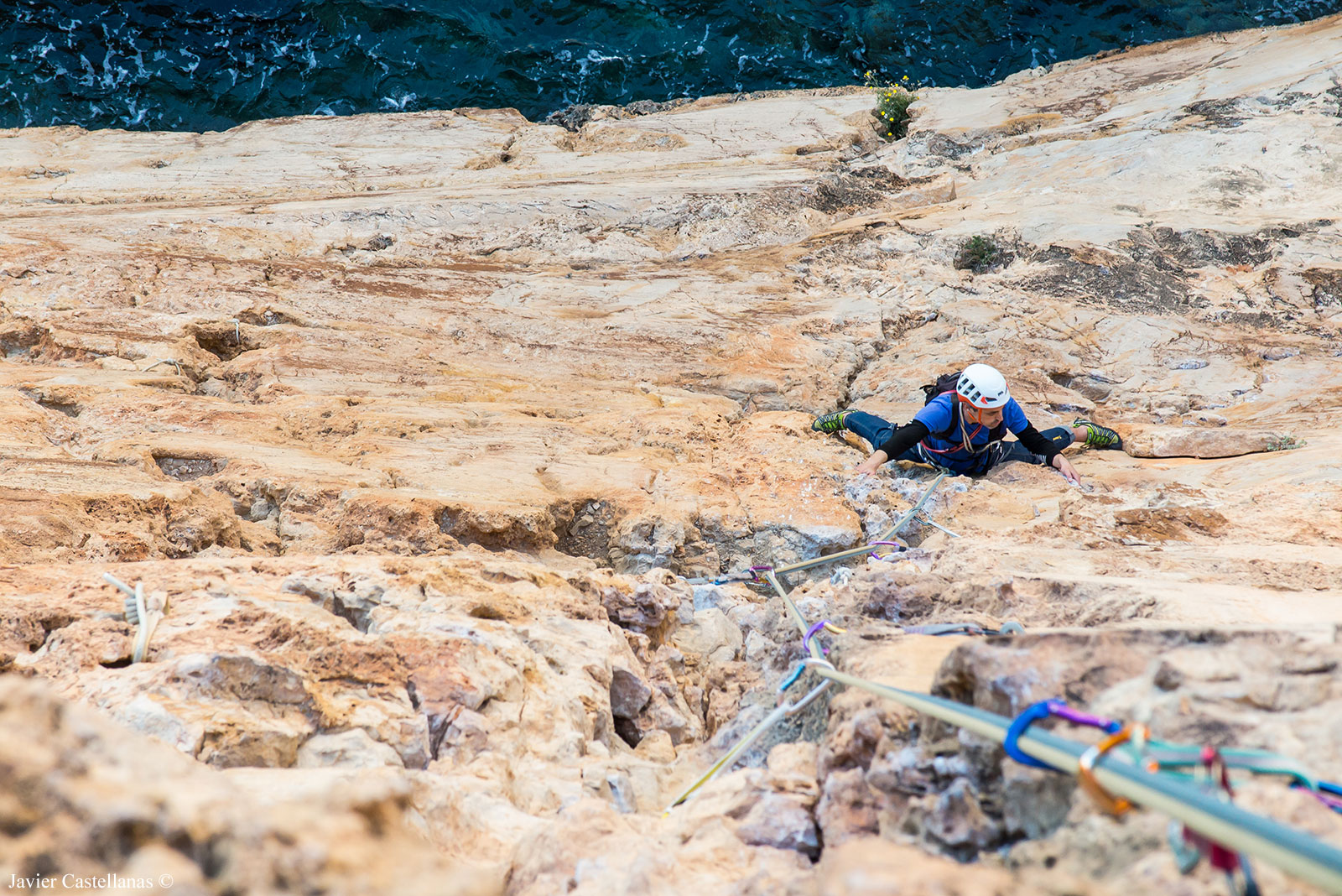 Escalada en roca sobre los acantilados de la Sierra de Toix