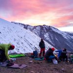 El sol se pone, la temperatura cae y preparamos el vivac