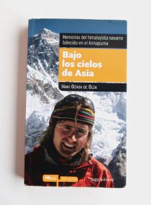 Cubierta del libro de montaña Bajo los cielos de Asia - Iñaki Ochoa de Olza