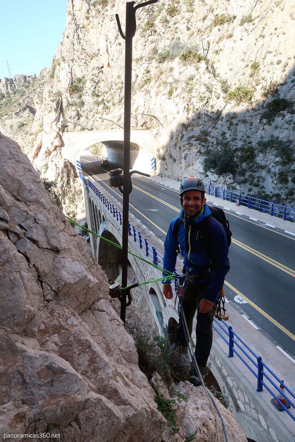 Javi en la primera reunión de la GEDE (Mascarat) junto a la carretera