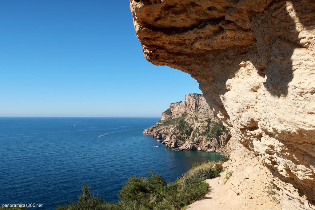 Punta de Moraira desde la ruta de los acantilados