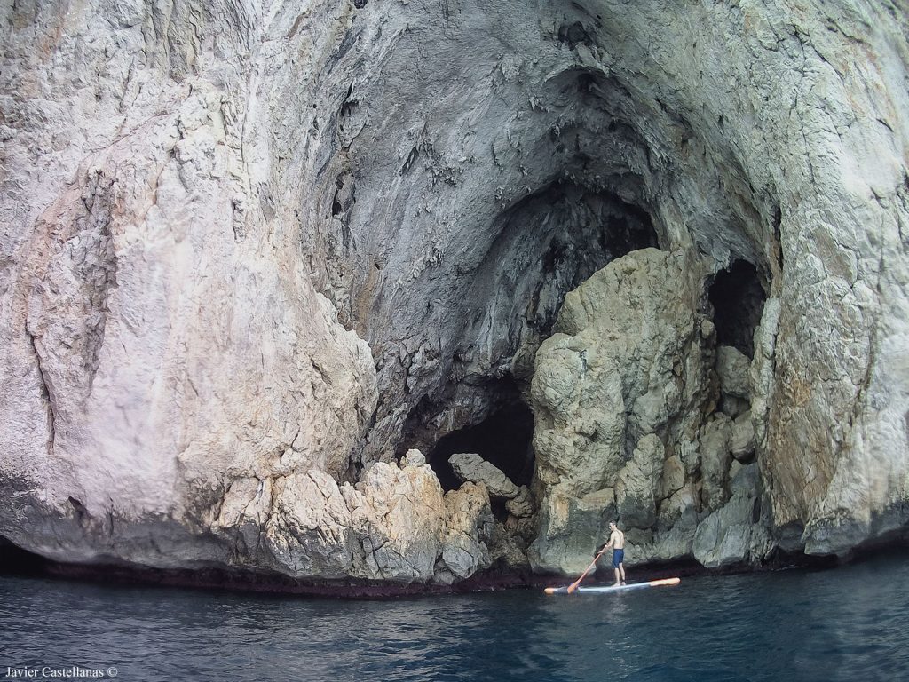 Entrada de la Cueva dels Colombs (Sierra de Toix)