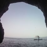 Paddle surf en la Sierra de Toix con la Sierra Gelada de fondo