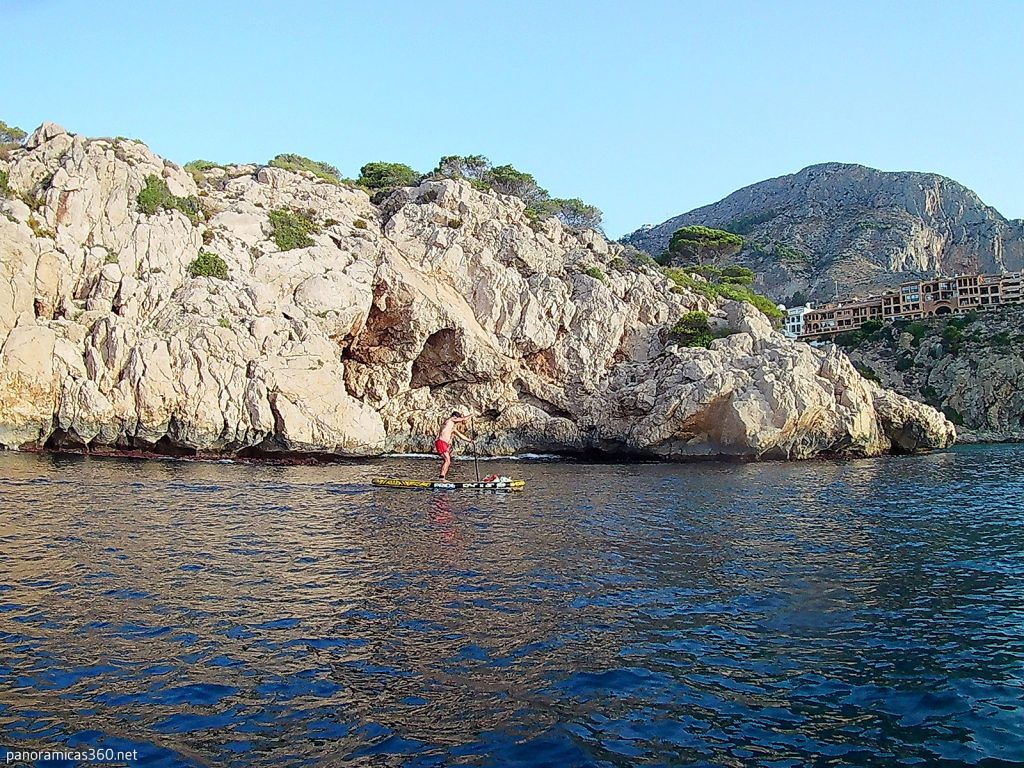 A punto de cruzar la punta de Mascarat
