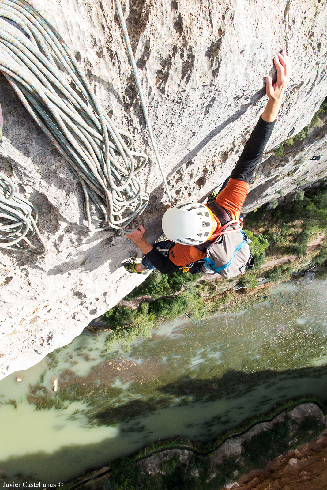 Tercer largo de Pericondrio Tragal en la Pared del Estrecho, Montanejos