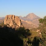 Cantal de la Mola en primer plano y Puig Campana detrás