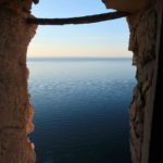 El Mediterráneo visto desde el interior de la Torre del Barranc d´Aigües