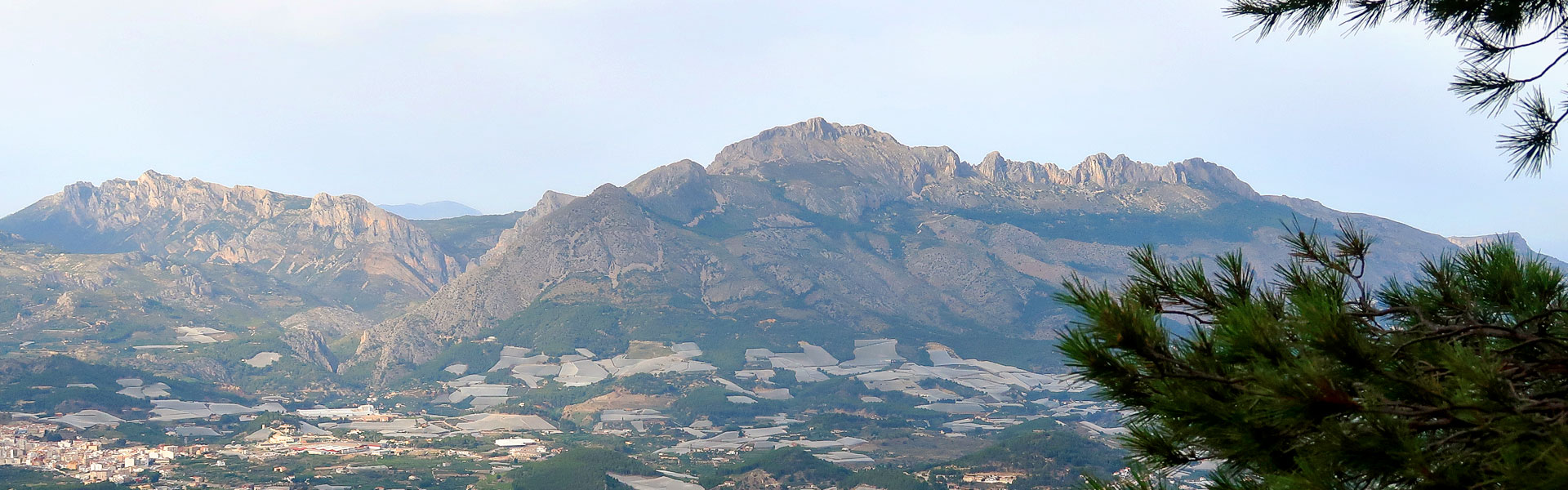 Sierras de Ferrer y Bernia. El Pas dels Bandolers está en medio