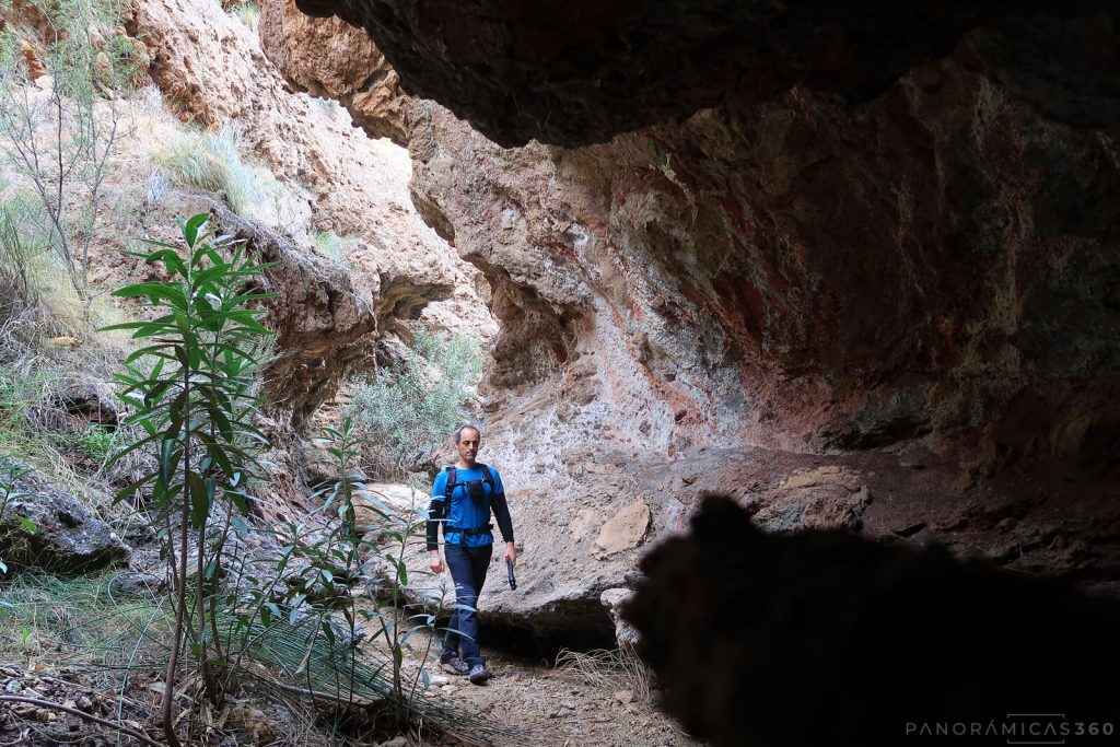 Caminando en el barranco de la Mascuna