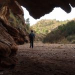 Caminando por el lecho del barranc de les Salines