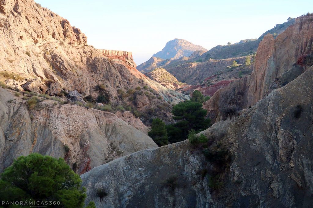 Vistas del barranc de Silim al inicio de la ruta. Cap de Montnegre al fondo