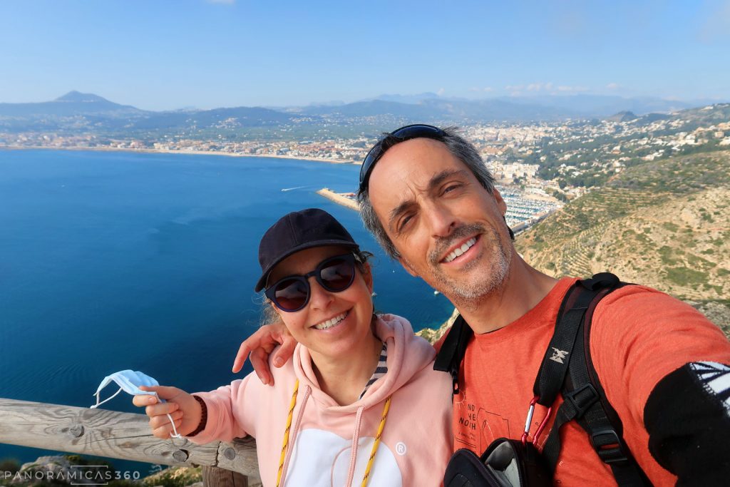 Cris y Pels en el mirador del Cap de Sant Antoni