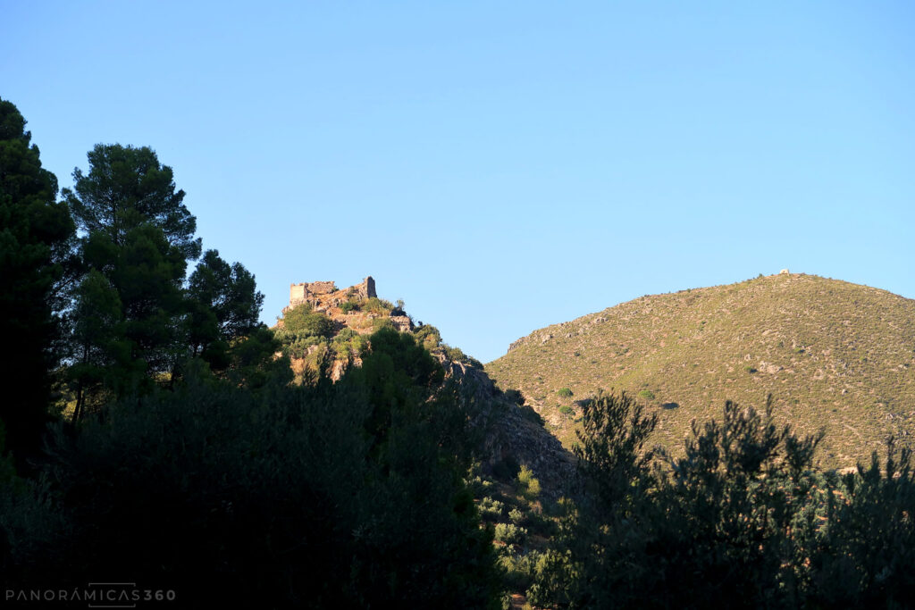 Castillo de la Espinareda y Cerro del Pavo