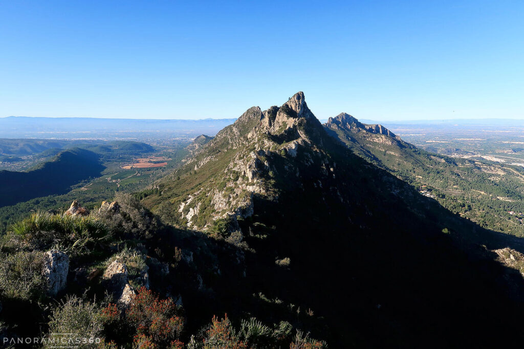 Cresta de Matxo Flac y Cavall Bernat. Valle de la Casella a la izquierda