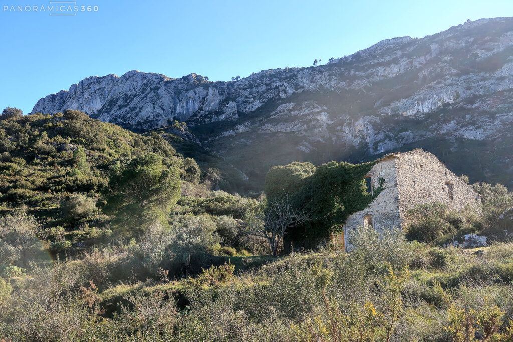 Casa Peñalba y Sierra de Benicadell