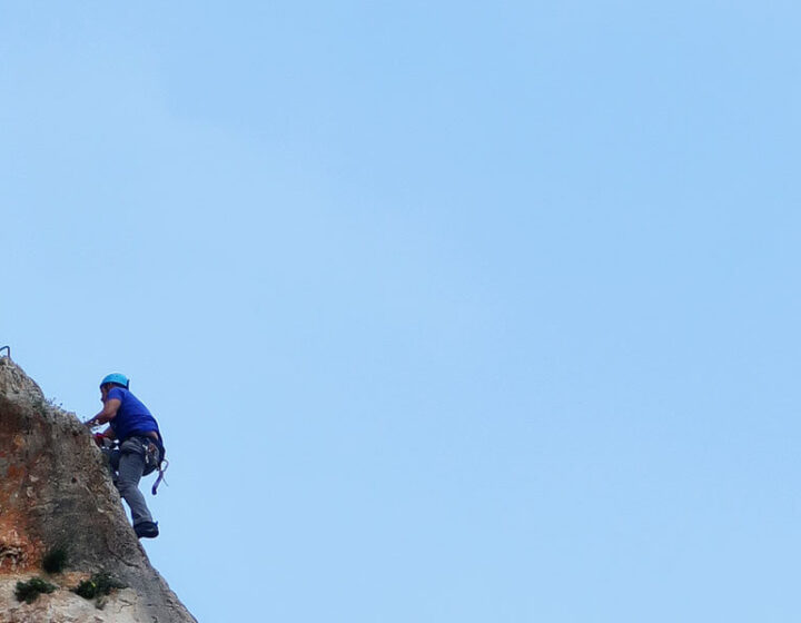 Equipo básico para comenzar a escalar - Blog La Cumbre